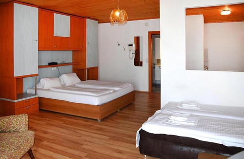 Podersdorf am See Apartamento | Flat in Podersdorf am See with balcony