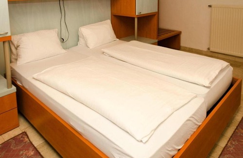 Podersdorf am See Apartamento | Flat in Podersdorf am See with balcony