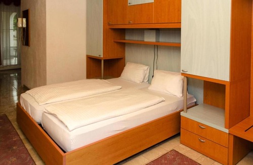 Podersdorf am See Apartamento | Flat in Podersdorf am See with balcony