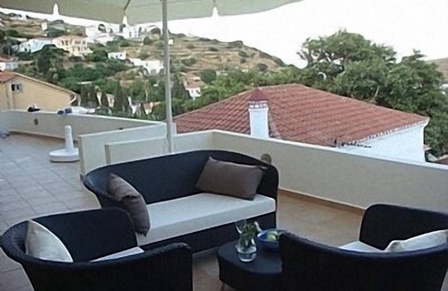Steniai Apartamento | Piso en Stenies cerca de la capital de Andros, Grecia, impresionantes vistas del pueblo y el mar