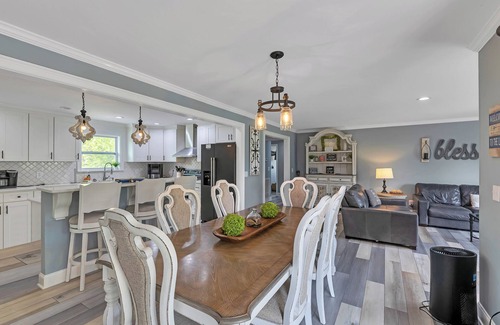 New Tazewell Casa | FLAT Lakefront Home at Summer Breeze w/ Private Dock & Kayaks & Paddle Boards