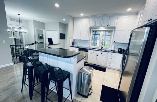 Gravois Mills Casa | Hermosa casa frente al lago con mucho increíble, suave y muelle privado!