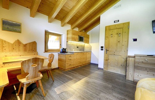 Teola Apartamento | Piso Mont dala Nef - Baita Cusini con vistas a la montaña, zona de spa y Wi-Fi