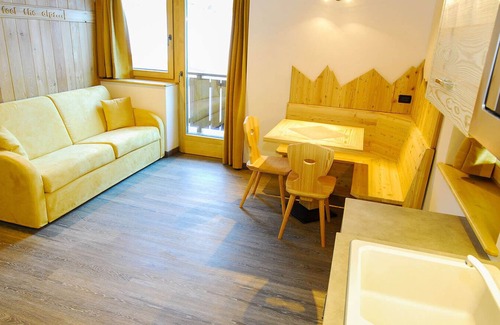 Teola Apartamento | Piso Mont dala Nef - Baita Cusini con vistas a la montaña, zona de spa y Wi-Fi