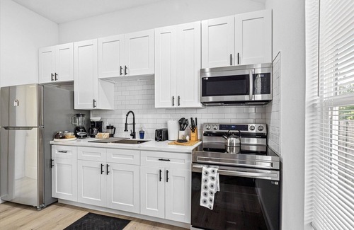 Northside Casa | Flat Nr Heights + Downtown | Games WiFi TV | Pets