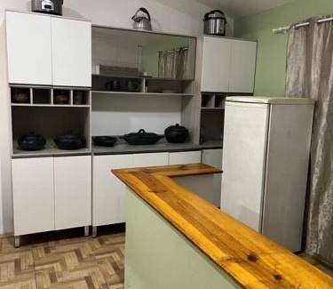 Mogi das Cruzes Casa | Flat Studio em Área central com ar condicionado e Garagem
