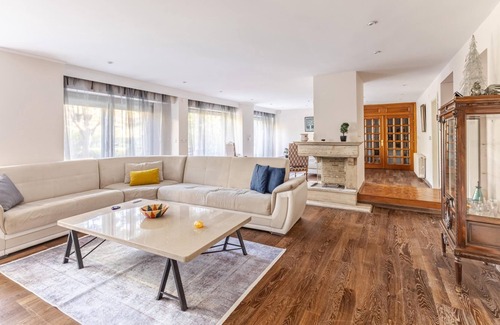 Arnavutkoy Apartamento | Flat with Garden 10 min to Bebek Shore