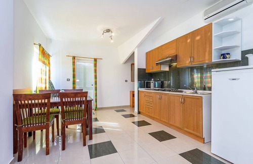 Valtura Apartamento | Piso con gran piscina, observatorio, cancha de voleibol y tenis de mesa