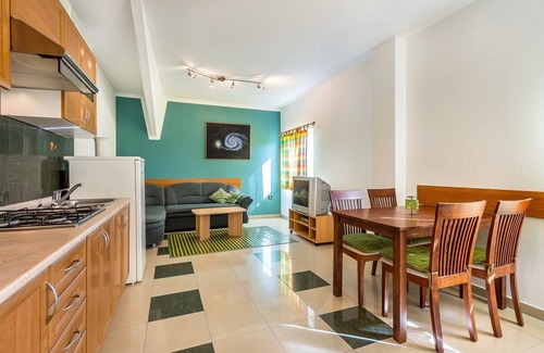 Valtura Apartamento | Piso con gran piscina, observatorio, cancha de voleibol y tenis de mesa