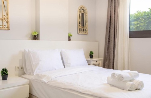Altınyunus Mahallesi Apartamento | Flat with Shared Pool Close to the Beach in Cesme