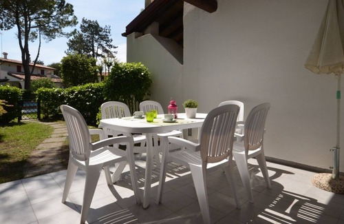 Bibione Lido dei Pini Apartamento | Piso con piscina comunitaria y jardín privado