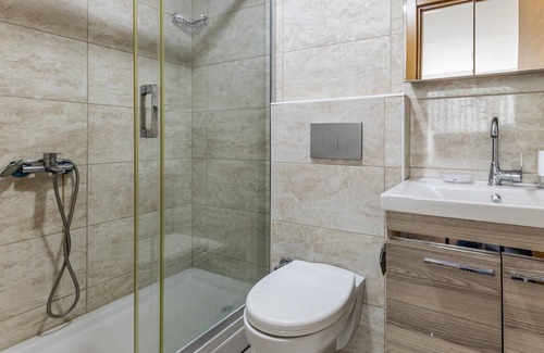Mecidiyekoy Apartamento | Flat with Terrace 1 min to Trump Towers