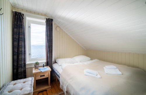 Midsund Municipality Complejo | Flatflesa Fyr - by Classic Norway Hotels