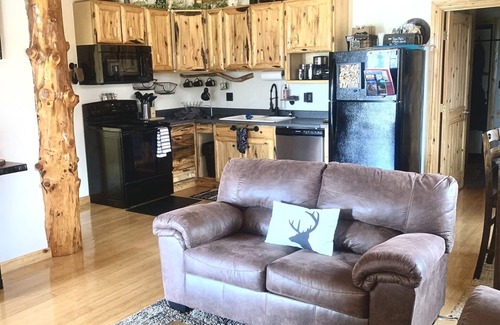 Dayton Apartamento | Flathead Lake Shabby Chic w/ HOT TUB!
