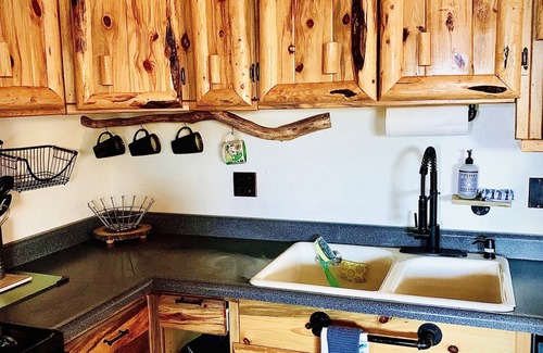 Dayton Apartamento | Flathead Lake Shabby Chic w/ HOT TUB!