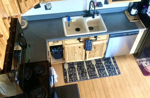 Dayton Apartamento | Flathead Lake Shabby Chic w/ HOT TUB!