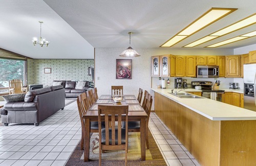 Bigfork Casa | Casa privada de Bigfork con vistas al lago Flathead!