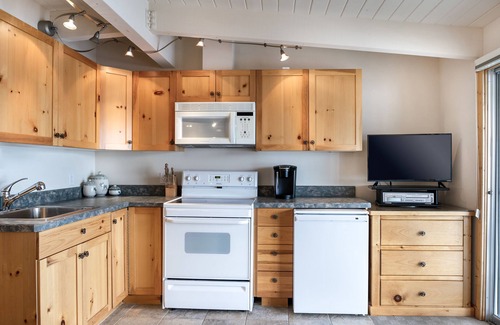 Polson Condominio | Flathead Lake Waterfront Studio!