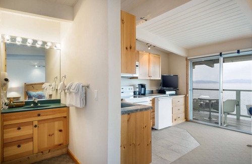Polson Condominio | Flathead Lake Waterfront Studio!