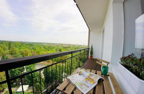 Dzerzhyns'kyi District Apartamento | Flatsy at Botanichniy Sad underground