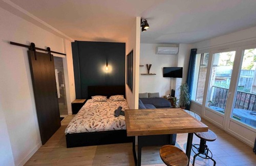 Saint-Lazare Apartamento | FLC - Charming Studio Parking - 4 Guests