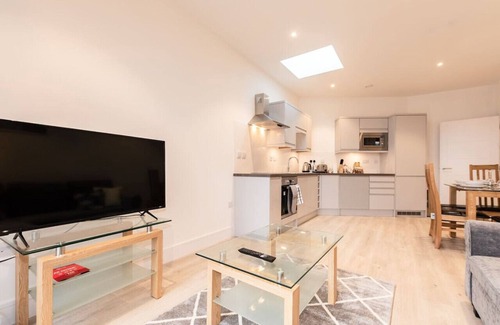 Fleet Apartamento | Apartment 7 is fantastic Morden 2 bed. In the town centre of Fleet