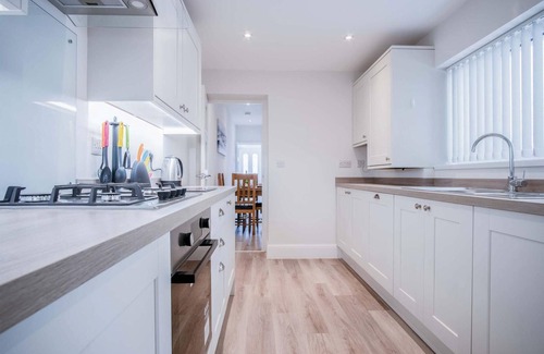 Castle Casa | Fleet Street - 2 Bedroom Holiday Home - Swansea