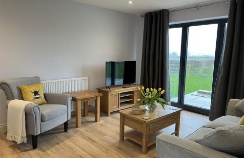 Watford Casa | Fleetwood 2 bed cottage
