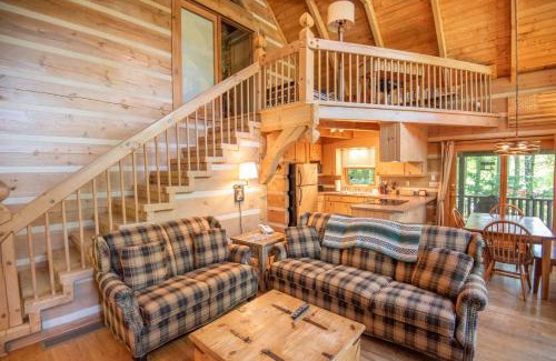 Fleetwood Casa | Fleetwood Falls Cabin near Boone- Community River & Lake Access, Dogs OK