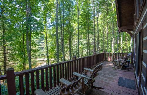 Fleetwood Casa | Fleetwood Falls Cabin near Boone- Community River & Lake Access, Dogs OK