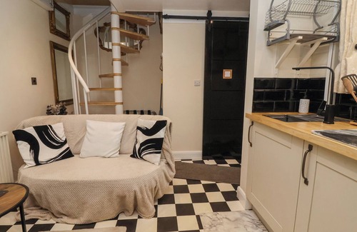 Beverley Cabaña | FLEMINGATE COTTAGE, romantic, with a garden in Beverley