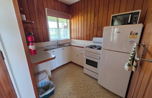 Burnt Pine Hotel | Fletcher Christian Apartments - Isabella Suites