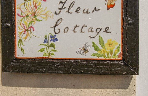 Maiden Newton Cabaña | FLEUR COTTAGE, family friendly, with a garden in Maiden Newton
