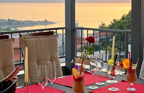 Makarska Apartamento | Ático con las mejores comodidades, jacuzzi y vistas al mar para 6pers enMakarska