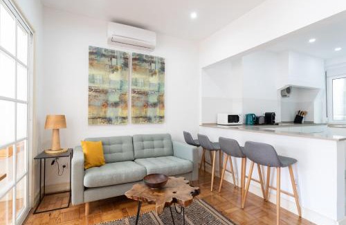 Baixa Apartamento | FLH Downtown Central Flat with Balcony
