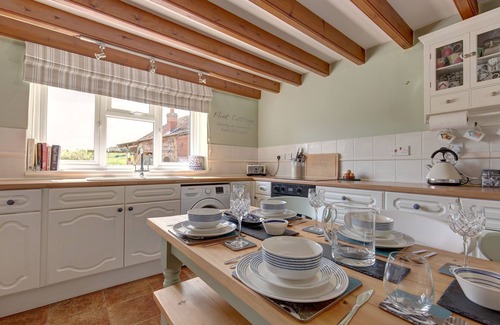 Stiffkey Cabaña | Flint Cottage - a self catering cottage that sleeps 4 adults and 2 children (under 13) in 3 bedroo