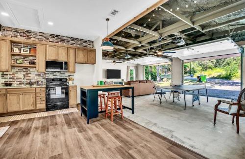 Flint Casa | Flint Palestine Lakefront Retreat Firepit BBQ