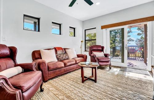 Flint Casa | Flint Palestine Lakefront Retreat Firepit BBQ