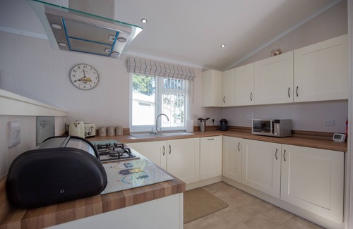 Mudeford Casa | Flip Flops - a luxury lodge by the beach on Sandhills Holiday Park, Mudeford