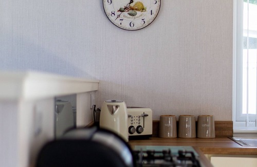 Mudeford Casa | Flip Flops - a luxury lodge by the beach on Sandhills Holiday Park, Mudeford