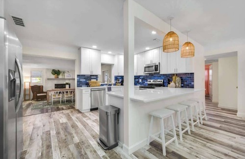 Walsingham Casa | Pool | King Bed | Amenity Packed | Family Friendly