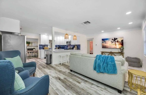 Walsingham Casa | Pool | King Bed | Amenity Packed | Family Friendly