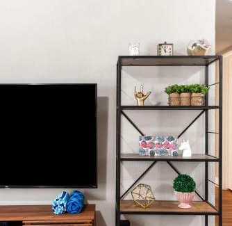 Oakmont Heights Apartamento | Flirty Flamingos l Poolside l Sleeps 10 l Roku TVs