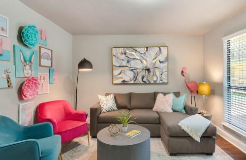 Oakmont Heights Apartamento | Flirty Flamingos l Poolside l Sleeps 10 l Roku TVs