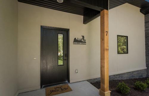Bella Vista Casa | Flo Ride Chalet with Hot Tub and Close to Trails