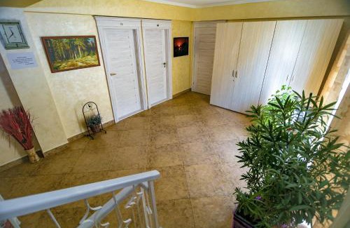 Vama Veche Casa | Floare de Iris