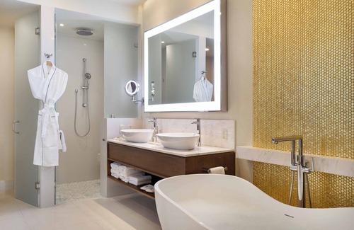 Santa Rosa Complejo | Float the Lazy River at Villa La Valencia!