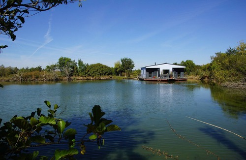 Le Langon Casa | CASA FLOTANTE, PISCINA, HAMMAM, SAUNA, BALNEO