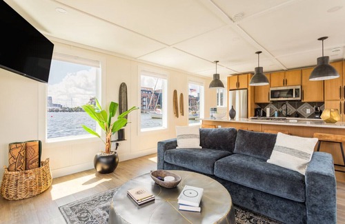 Canton Alquiler De Eote | FLOHOM 12 - Luxe On-Water Retreat in Fells Point