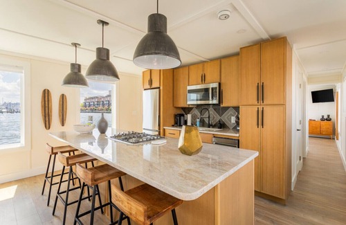 Canton Alquiler De Eote | FLOHOM 12 - Luxe On-Water Retreat in Fells Point
